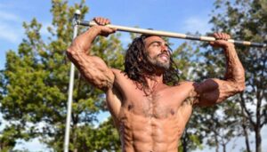 Siła bez żelastwa: to ćwiczenie zastąpi dziesiątki serii na siłowni