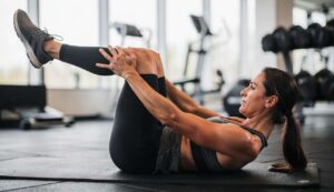 Zamiast planków i brzuszków? Banana twist robi różnicę w 60 sekund